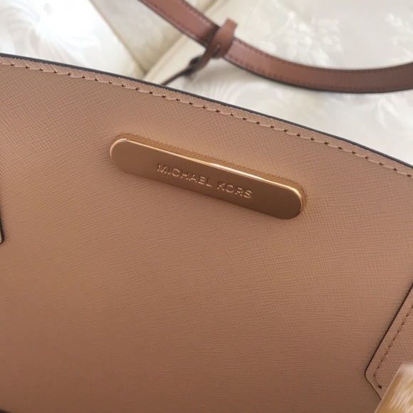 Brand New Michael Kors Leather Lg Drawstring Tote - Picture 13 of 14